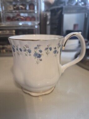Royal Albert Memory Lane Mug